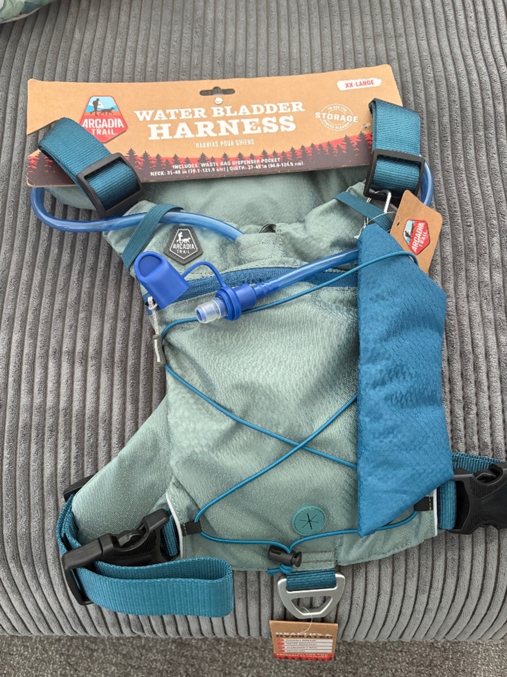 New, Acadia Trail water bladder (container) harness outdoor dog gear